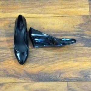 Bandolino black patent wedge